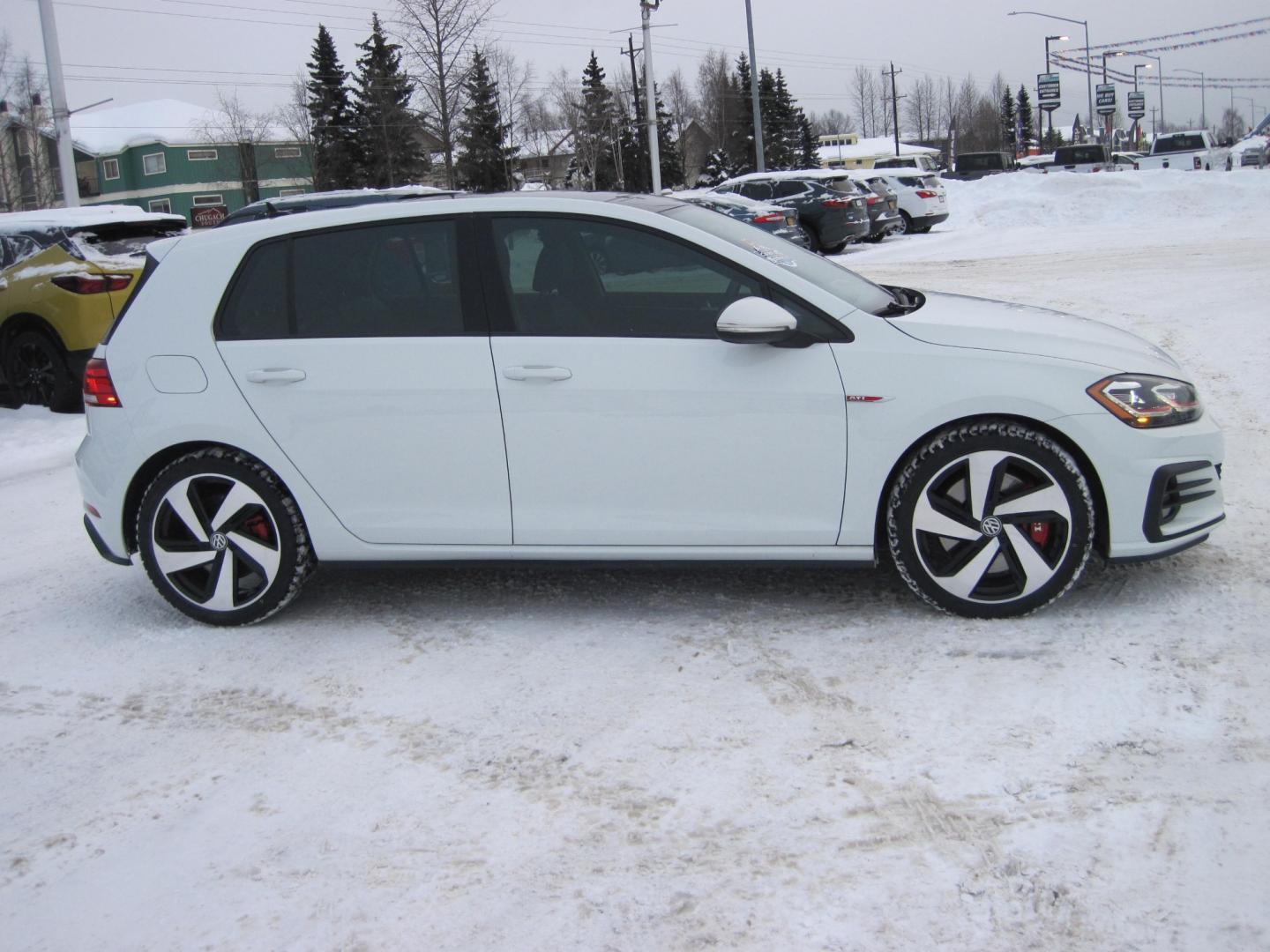 2020 white Volkswagen Golf GTI SE Hatch (3VW6T7AU2LM) with an 2.0L L4 DOHC 16V TURBO engine, 7A transmission, located at 9530 Old Seward Highway, Anchorage, AK, 99515, (907) 349-3343, 61.134140, -149.865570 - Photo#2